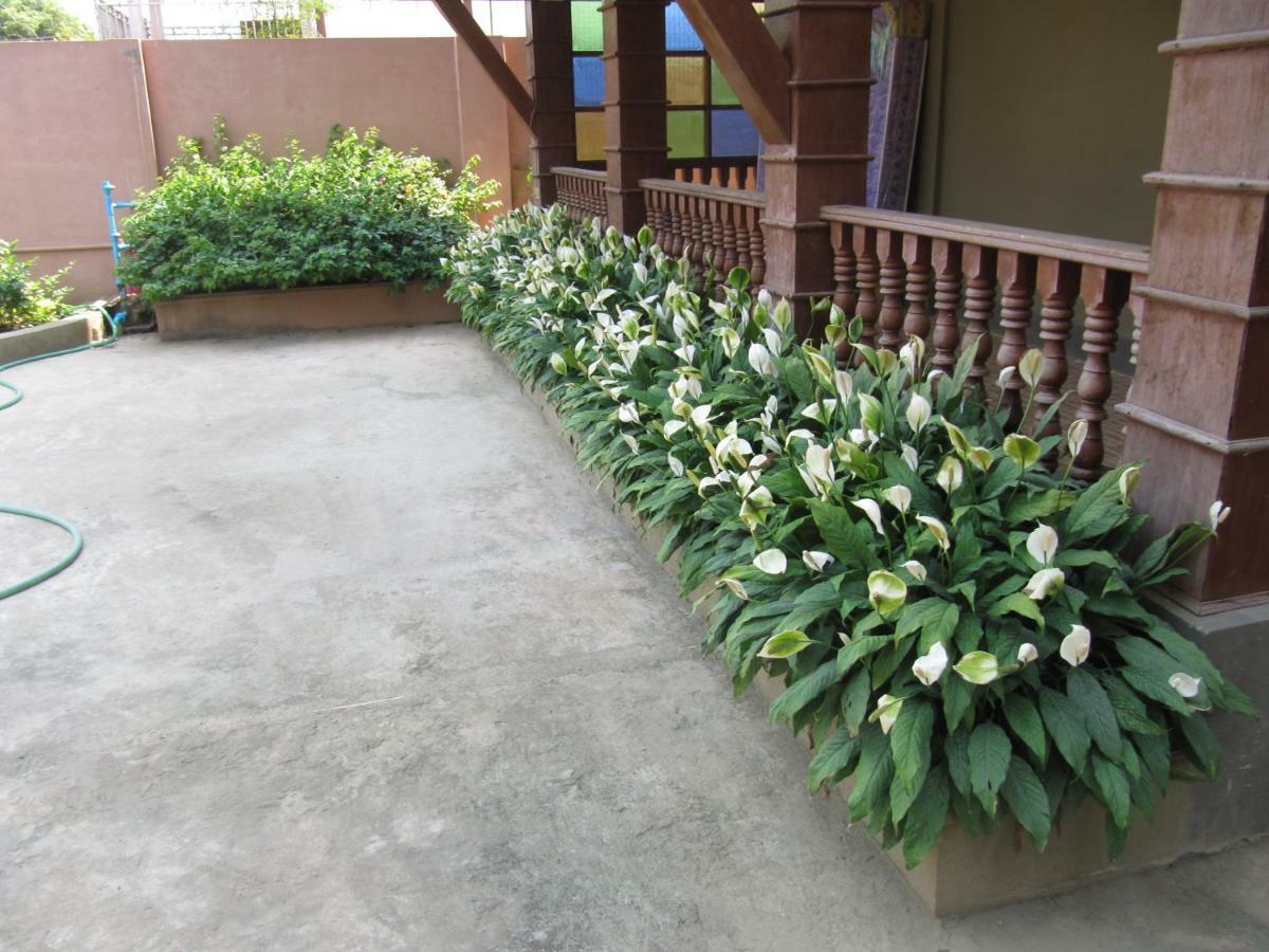Lux Pillow Hostel Hpa-an Exterior foto